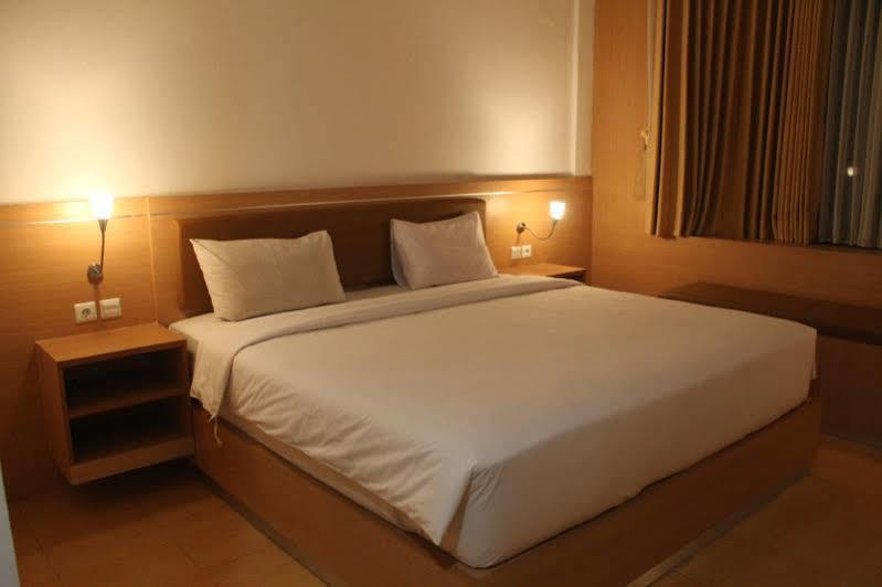 Huswah Transit Hotel Dżakarta Zewnętrze zdjęcie